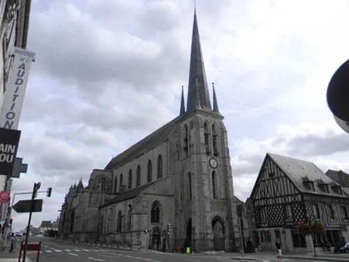 église Saint-Jean-Baptiste de Nemours à Nemours