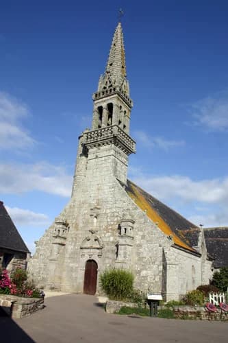 église Saint-Cadoan de Poullan-sur-Mer à Poullan-sur-Mer