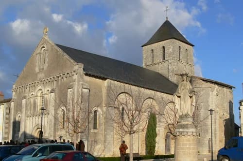 église Notre-Dame de Bouresse à Bouresse
