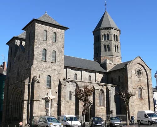 basilique Notre-Dame-des-Miracles à Mauriac