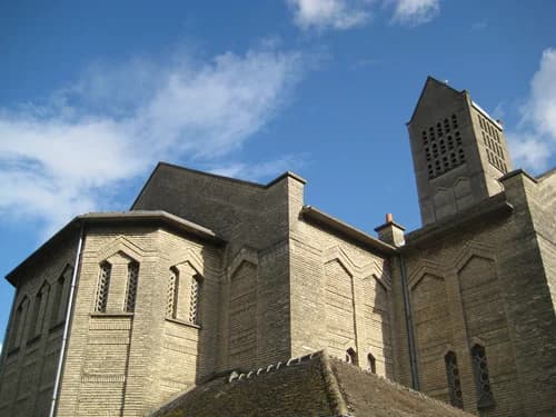 église Sainte-Marie-Madeleine-Postel de Mondeville à Mondeville