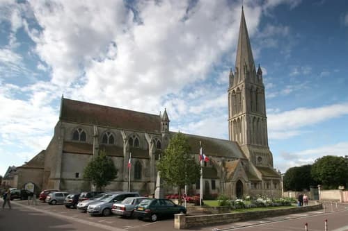 église Notre-Dame-de-la-Nativité de Bernières-sur-Mer à Bernières-sur-Mer