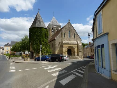 église Saint-Aubin de Bazouges-sur-le-Loir à Bazouges Cré sur Loir