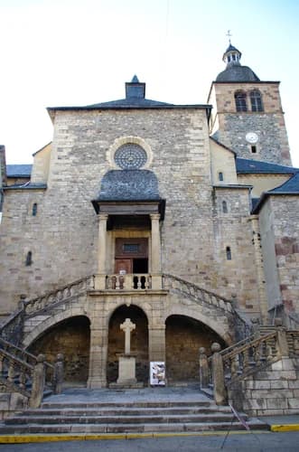 église Saint-Geniez de Saint-Geniez-d'Olt à Saint Geniez d'Olt et d'Aubrac