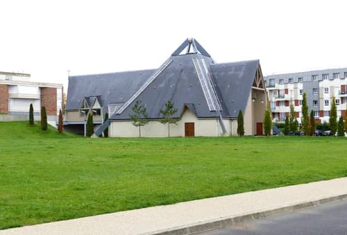 église de la Fraternité de Val-de-Reuil à Val-de-Reuil