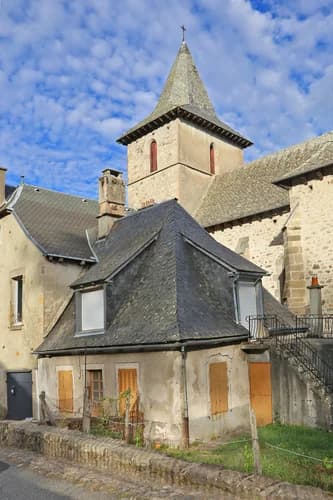 église Notre-Dame-de-l'Amitié de Saint-Jacques-des-Blats à Saint-Jacques-des-Blats