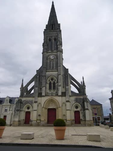 église Saint-Pierre de Bécon-les-Granits à Bécon-les-Granits