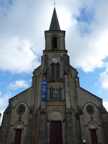 église Saint-Hilaire d'Yzernay à Yzernay