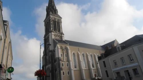 église Saint-Aubin du Louroux-Béconnais à Le Louroux-Béconnais