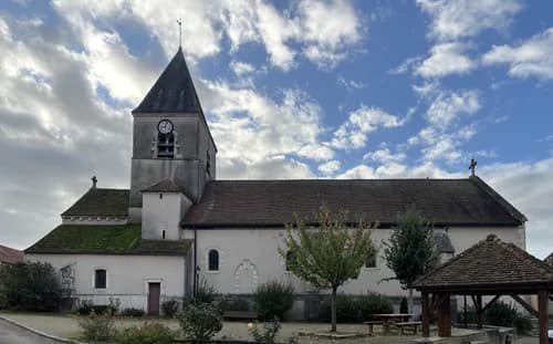 église Saint-Laurent de Môlay à Môlay