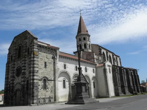 Église collégiale Saint-Victor et Sainte-Couronne d'Ennezat à Ennezat