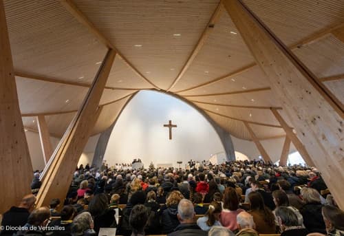 Église Église Saint-Joseph Le Bienveillant à Voisins-le-Bretonneux