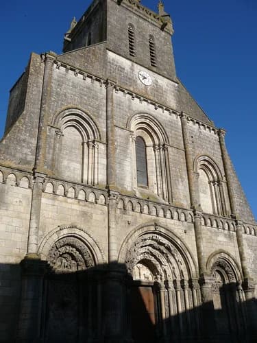 église Saint-Pierre de Pont-l'Abbé-d'Arnoult à Pont-l'Abbé-d'Arnoult