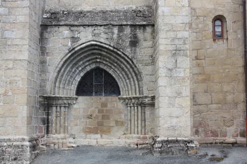 église de l'Assomption-de-la-Très-Sainte-Vierge de Chéniers à Chéniers