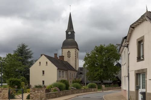 église Saint-Pierre de Saint-Pierre-la-Cour à Saint-Pierre-la-Cour