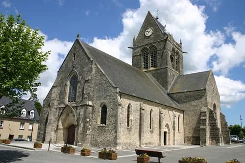 église Notre-Dame-de-l'Assomption de Sainte-Mère-Église à Sainte-Mère-Église