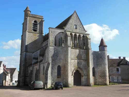 église Saint-Adrien de Mailly-le-Château à Mailly-le-Château