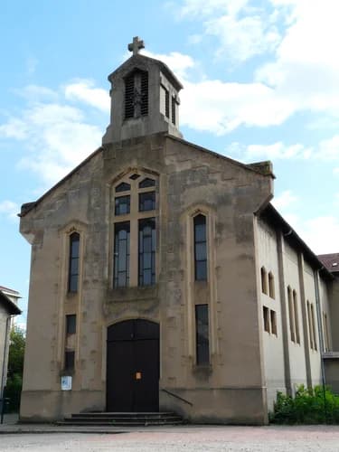 église Sainte-Jeanne-d'Arc de Vénissieux à Vénissieux