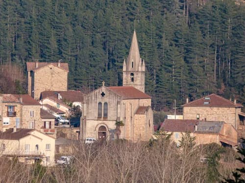 église Saint-Pierre-aux-Liens d'Ucel à Ucel