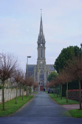 église Saint-Nicolas-et-Saint-Guillaume d'Hénanbihen à Hénanbihen