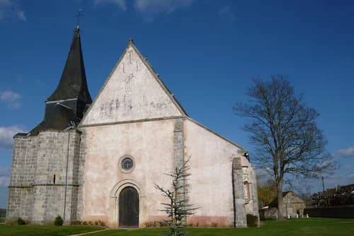 église Saint-Pierre de Marville-Moutiers-Brûlé à Marville-Moutiers-Brûlé