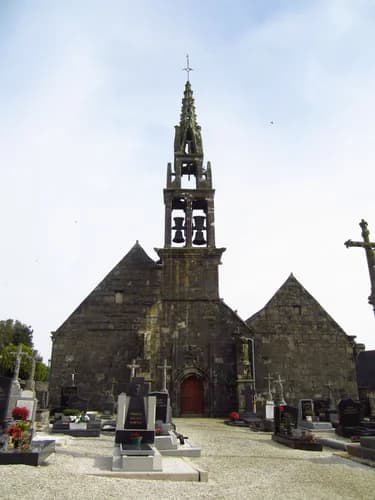 église Saint-Pierre de Tréflévénez à Tréflévénez