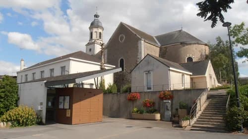 église Notre-Dame du Mesnil-en-Vallée à Le Mesnil-en-Vallée